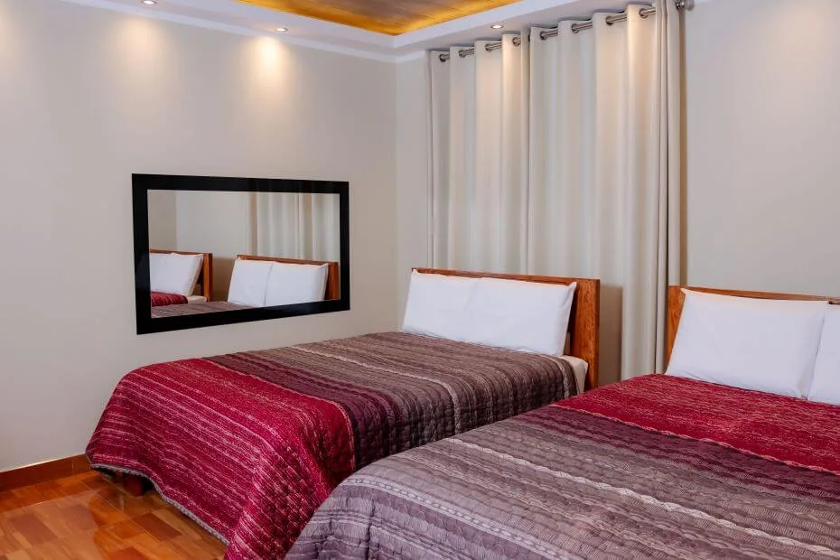 Habitación Doble — vista general con dos camas de 2 plazas