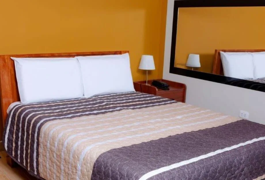 Habitación Ejecutiva — vista general de la cama de 2 plazas